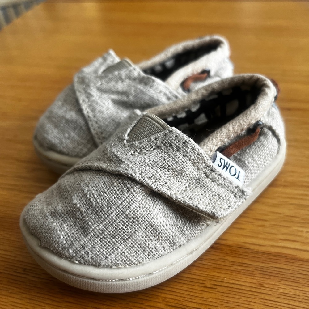 Tom’s baby shoes